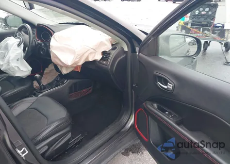 2019 Jeep Compass Trailhawk 4X4 из США, поврежденный, VIN 3C4NJDDBXKT728498